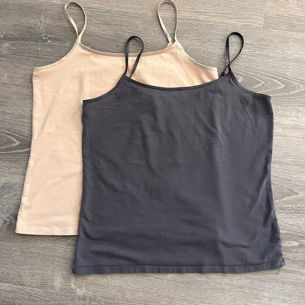 🩷 3/$15 Women's Dark Gray and Tan Camisole Tops